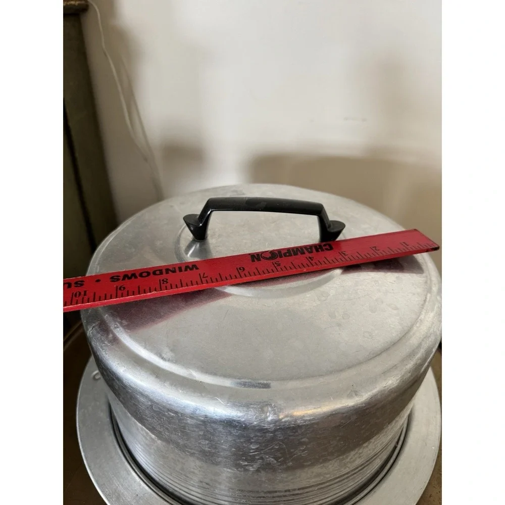 Vintage Regal Ware Aluminum Cake Carrier Plate With Locking Lid